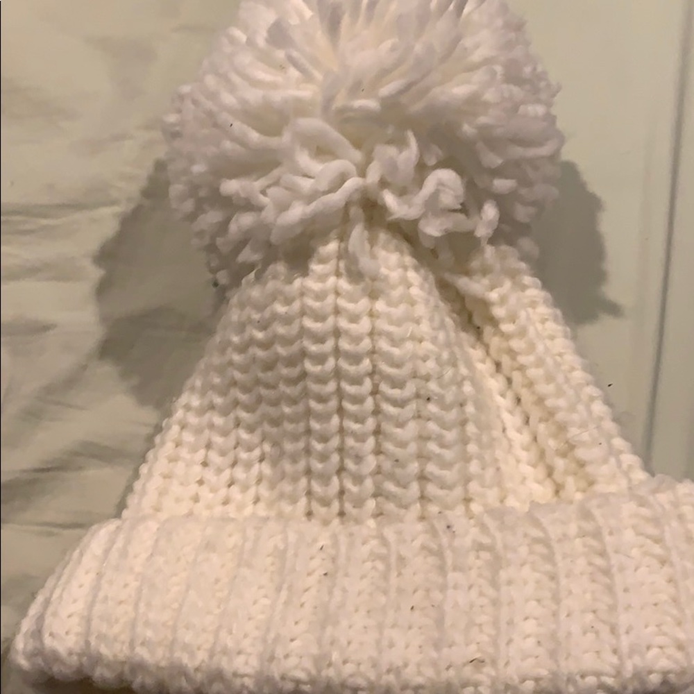 White knit Pom Pom hat